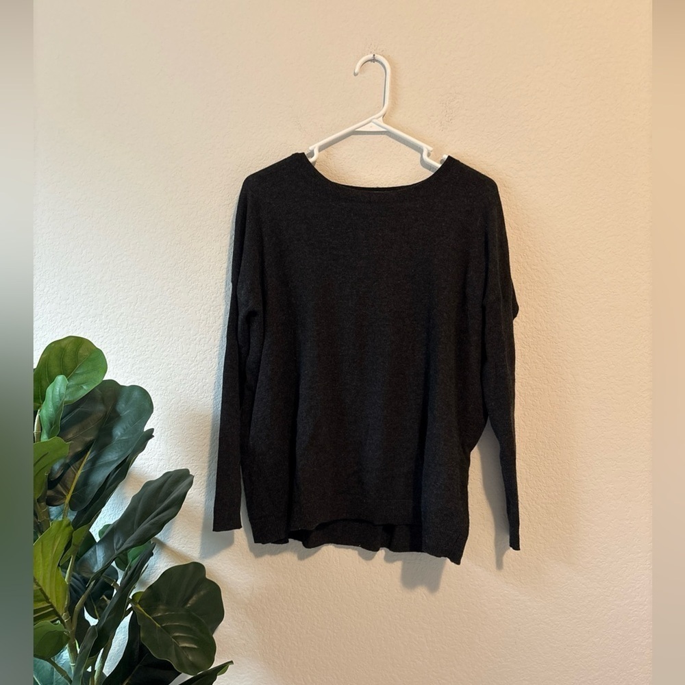 Autumn cashmere Small Charcoal Gray With Purple Lace 100% Cashmere Sweater